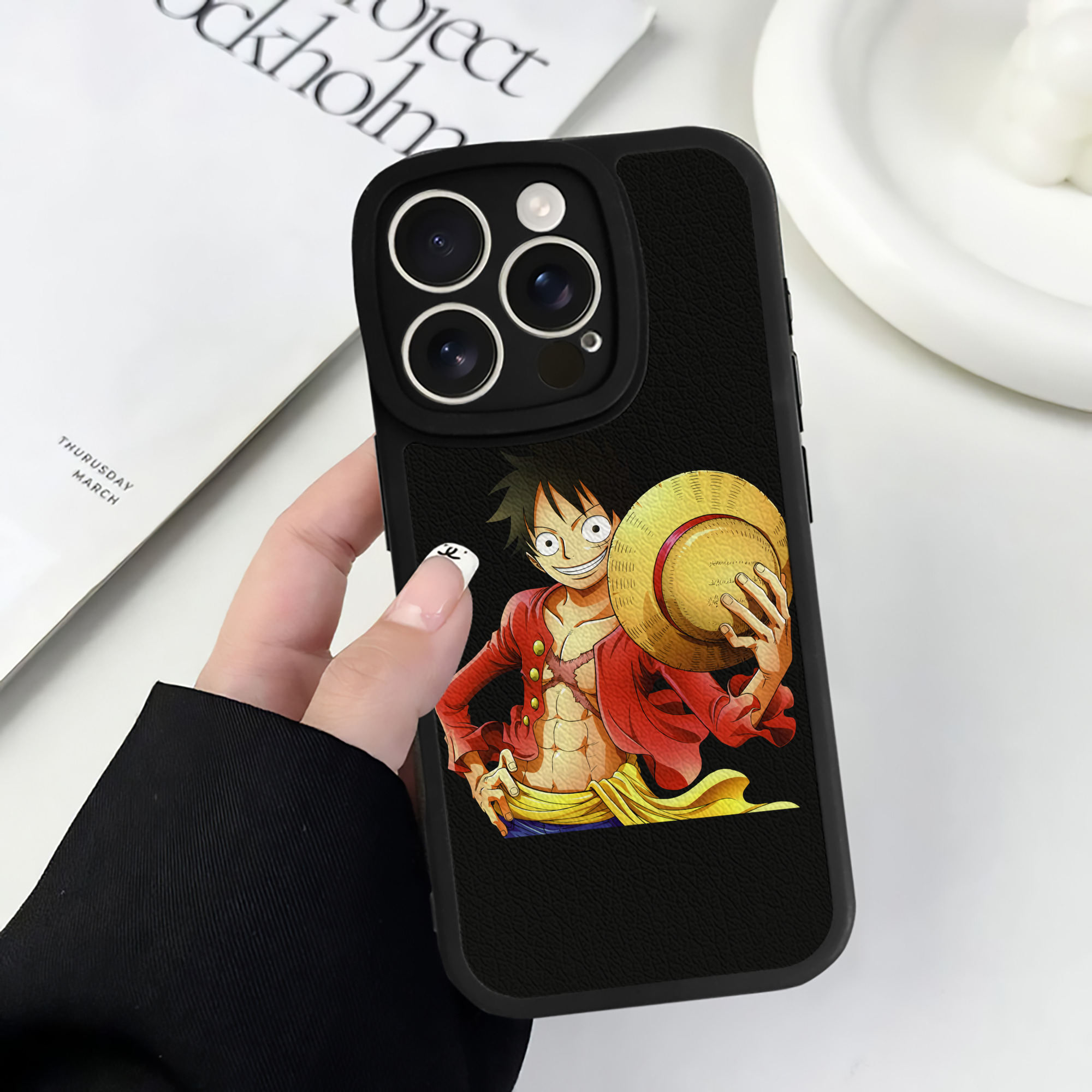 （画像用） ワンピース モンキー・D・ルフィ ONE PIECE Monkey D. Luffy 【iPhone 16シリーズ対応】シリコンスマホケース（レザー調） 材質：シリコン
